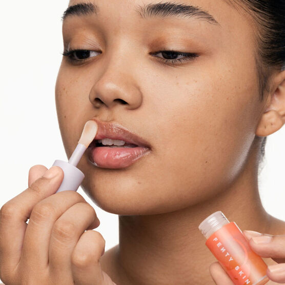 &Oacute;leo Labial Fenty Treatz Hydrating + Strengthening Lip Oil